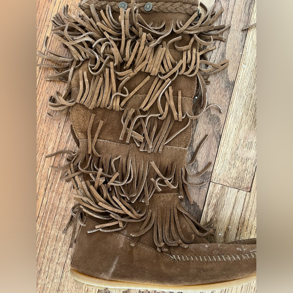 LEAVING SOON Minnetonka FRINGE BOOTS boho hippie festival - Picture 2 of 10
